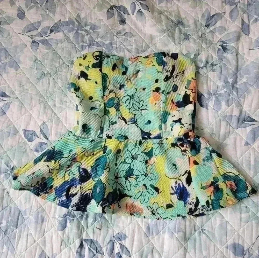 CATCH strapless colorful top